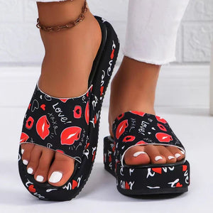 Non-slip, sweat-absorbing platform slippers