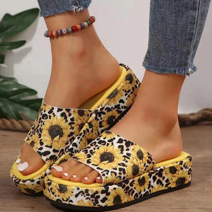 Non-slip, sweat-absorbing platform slippers